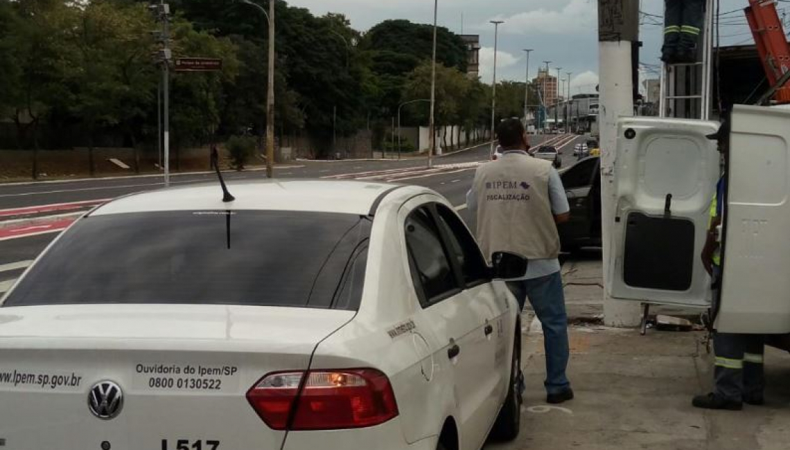 Ipem-SP verifica radar na Avenida Zacki Narchi, região norte da capital